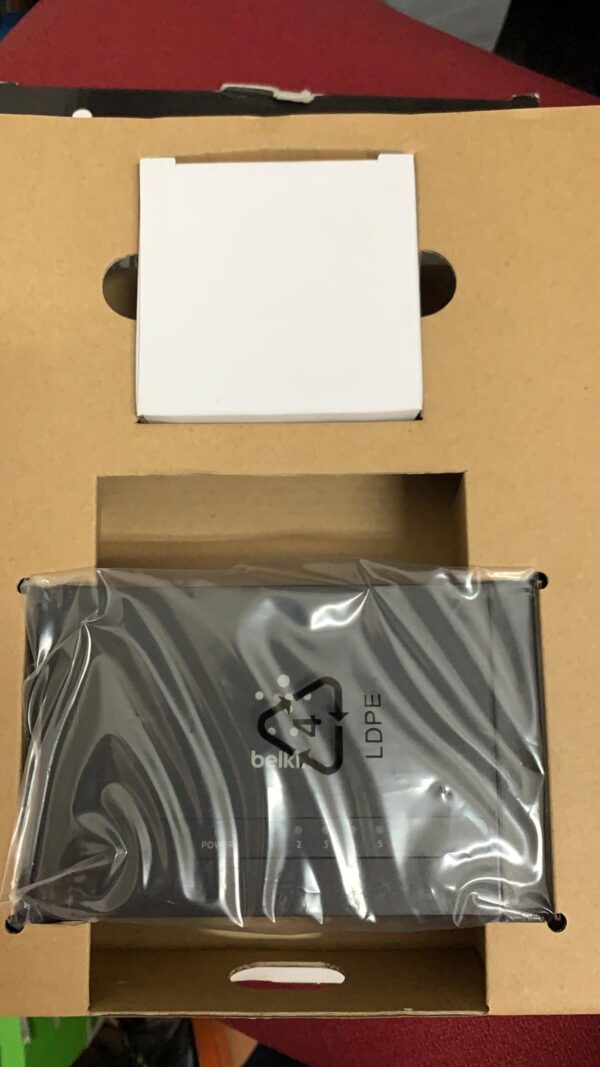 Switch Belkin 5 Puertos Gigabit color Negro. - Imagen 4