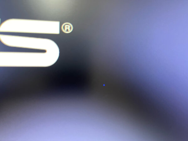 Monitor Asus VP228DE 21.5'' LCD **Tiene un pixel fundido en el centro**. - Imagen 3