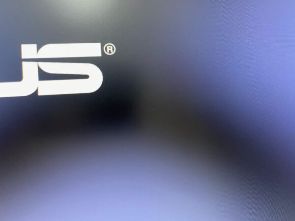 Monitor Asus VP228DE 21.5'' LCD **Tiene un pixel fundido en el centro**. - Imagen 2