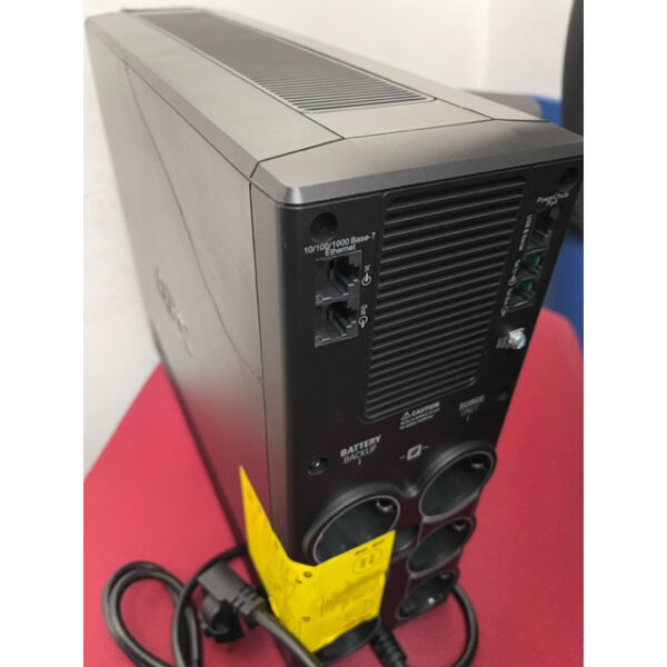 SAI UPS de APC BR1200G-GR de bajo consumo Pro 1200VA 230 V **Tiene un golpe en la carcasa, tema estético que no afecta a su funcionamiento.** - Imagen 4