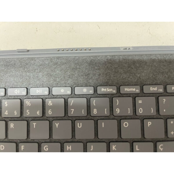 Microsoft Surface Go 2 Cover color azul hielo *Tiene pestaña rota. En portugués* - Imagen 2