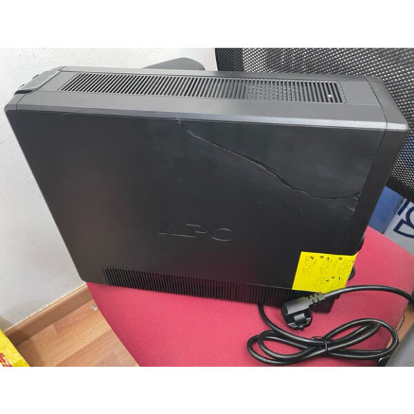 SAI UPS de APC BR1200G-GR de bajo consumo Pro 1200VA 230 V **Tiene un golpe en la carcasa, tema estético que no afecta a su funcionamiento.** - Imagen 3