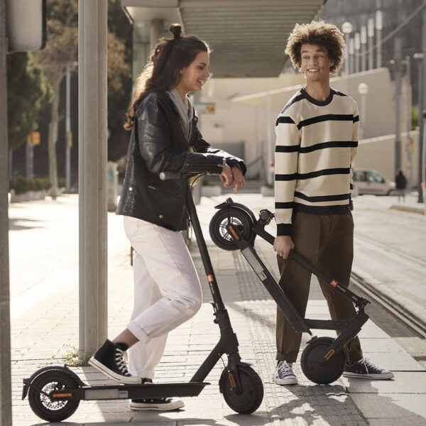 Patinete Eléctrico Xiaomi Mi Electric Scooter Essential negro - Imagen 2