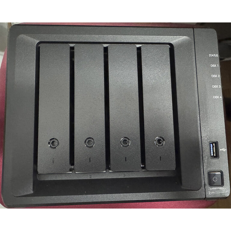 Servidor Synology Diskstation DS418 NAS Negro Usado **Carcasa dañada,no afecta**