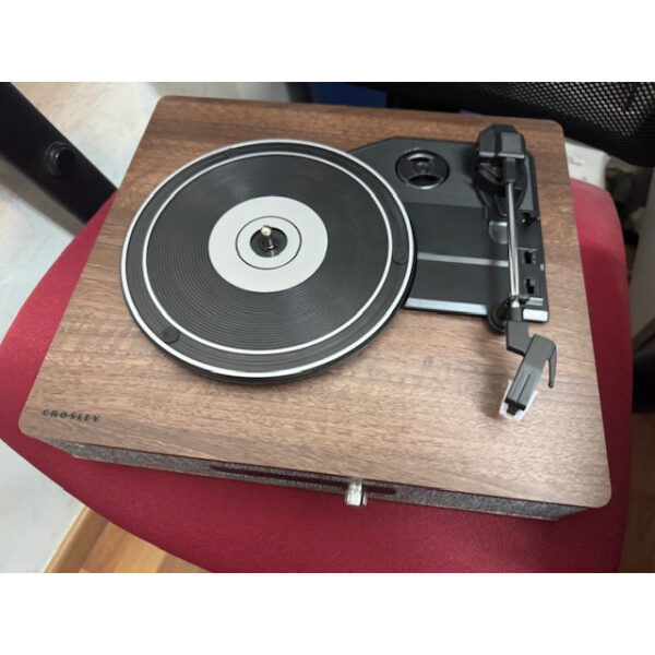 Tocadiscos Crosley CR7020A-GY Aria Bluetooth de 3 velocidades gris Usado *