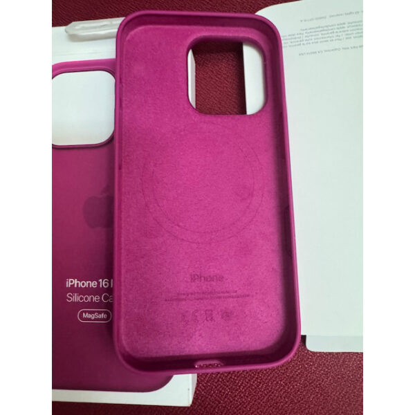 Funda original Apple silicona con MagSafe para Apple iPhone 16 Pro Fucsia*dañada - Imagen 4