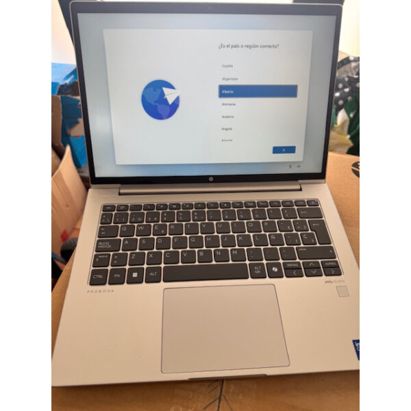 HP ProBook 440 G11  Intel Core Ultra 5 125U/16GB/512GB SSD/14" Usado **GOLPE**