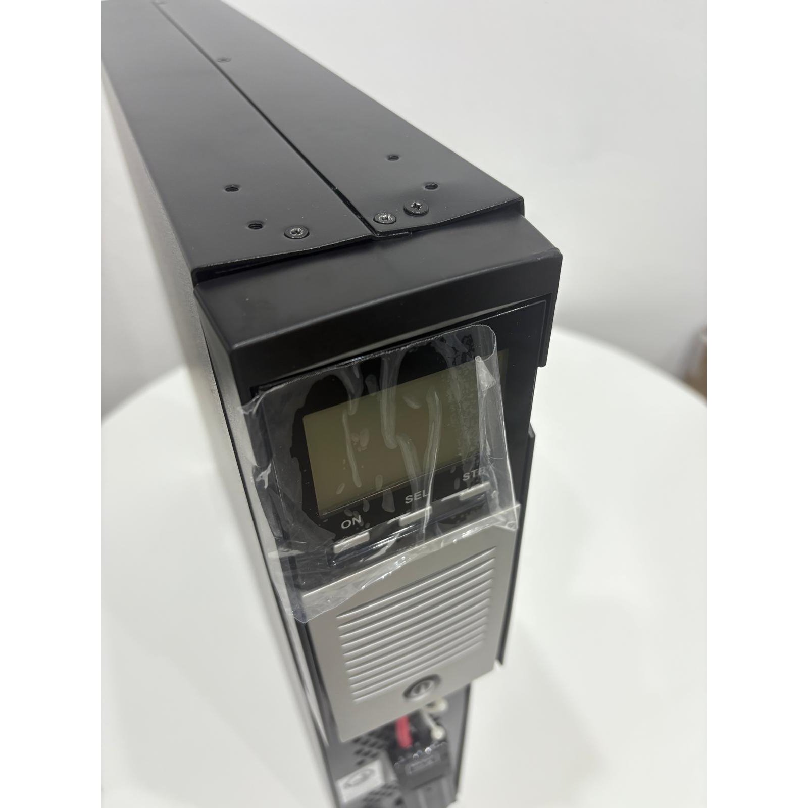 SAI Riello UPS sentinel DUAL SDH 1000 **Tiene un golpe en el frontal** - Imagen 3