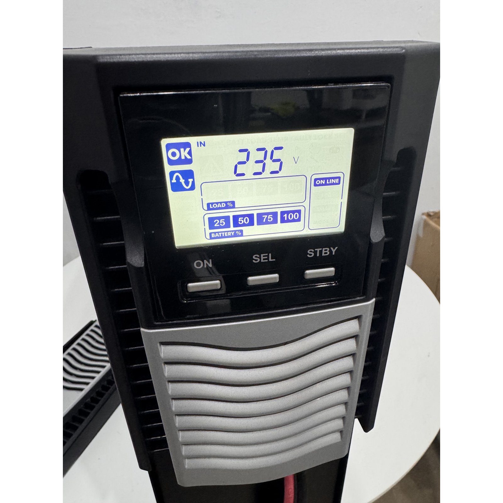 SAI Riello Sentinel Dual SDU4000 4000va Usado **Tiene un golpe en el frontal** - Imagen 2