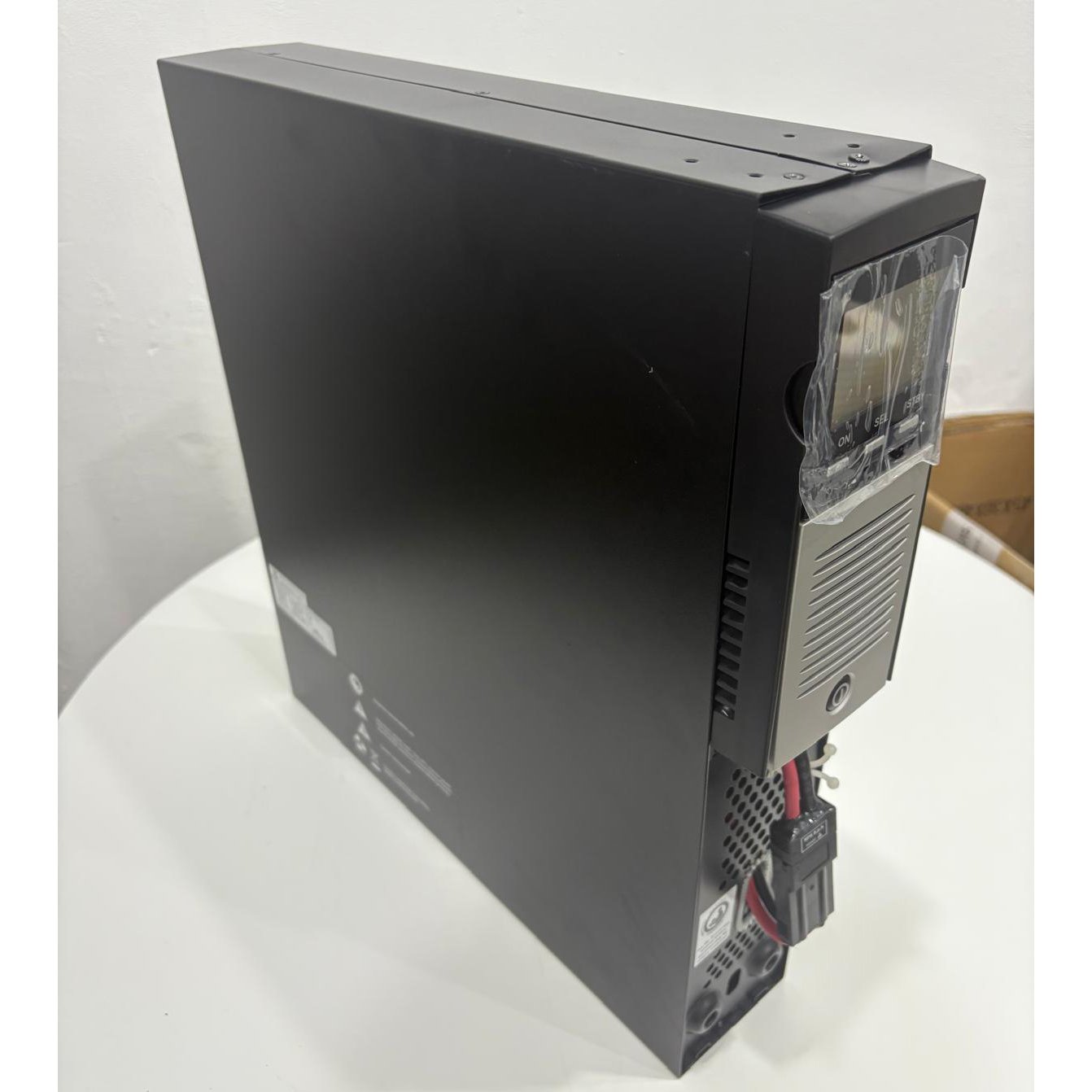 SAI Riello UPS sentinel DUAL SDH 1000 **Tiene un golpe en el frontal** - Imagen 4