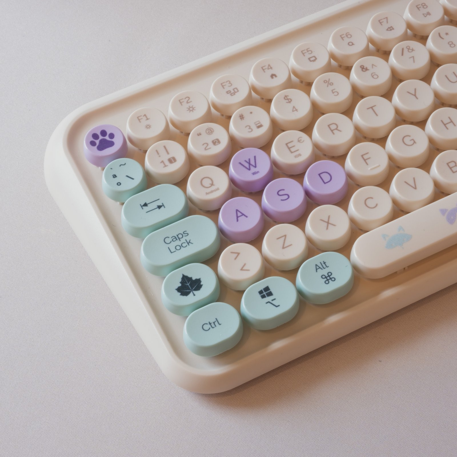 Set de Teclado y Ratón Inalámbrico BLADE TANOOKI Estilo Cute y Minimalista Usado - Imagen 2
